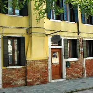 https://alloggi-marinella.hotelinveneto.com